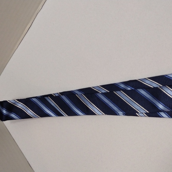 Stafford Performance Multiple Shades of Blue Diagonal Stripes NT#33 - Picture 8 of 13